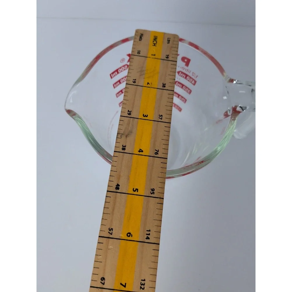 Pyrex 2-Cup  1 Pint Vintage Red Lettered Glass Measuring Cup.